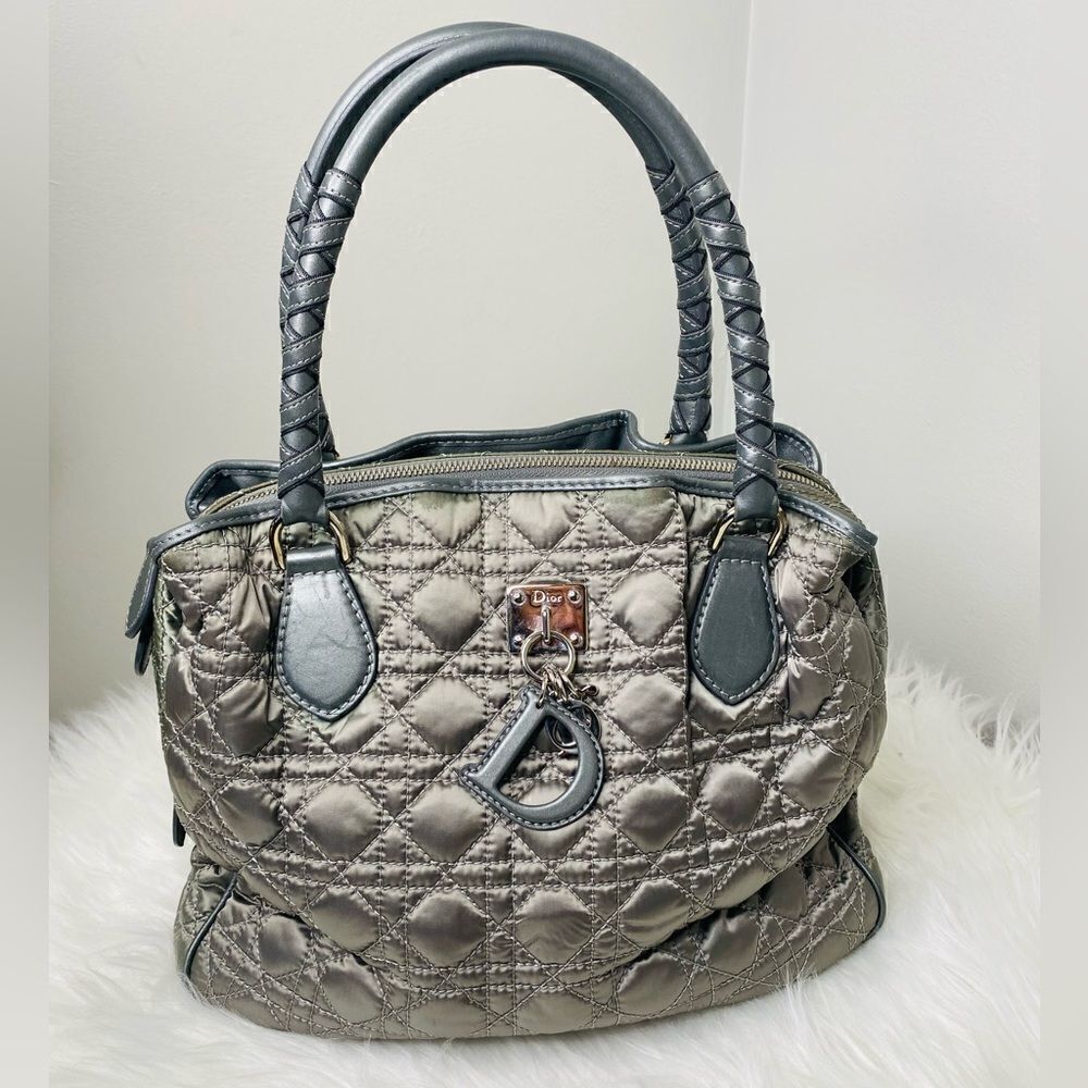 🛍️ Dior Lady Dior Quilted Large Satchel in Metallic Silver Vintage and Authentic - Picture 15 of 17